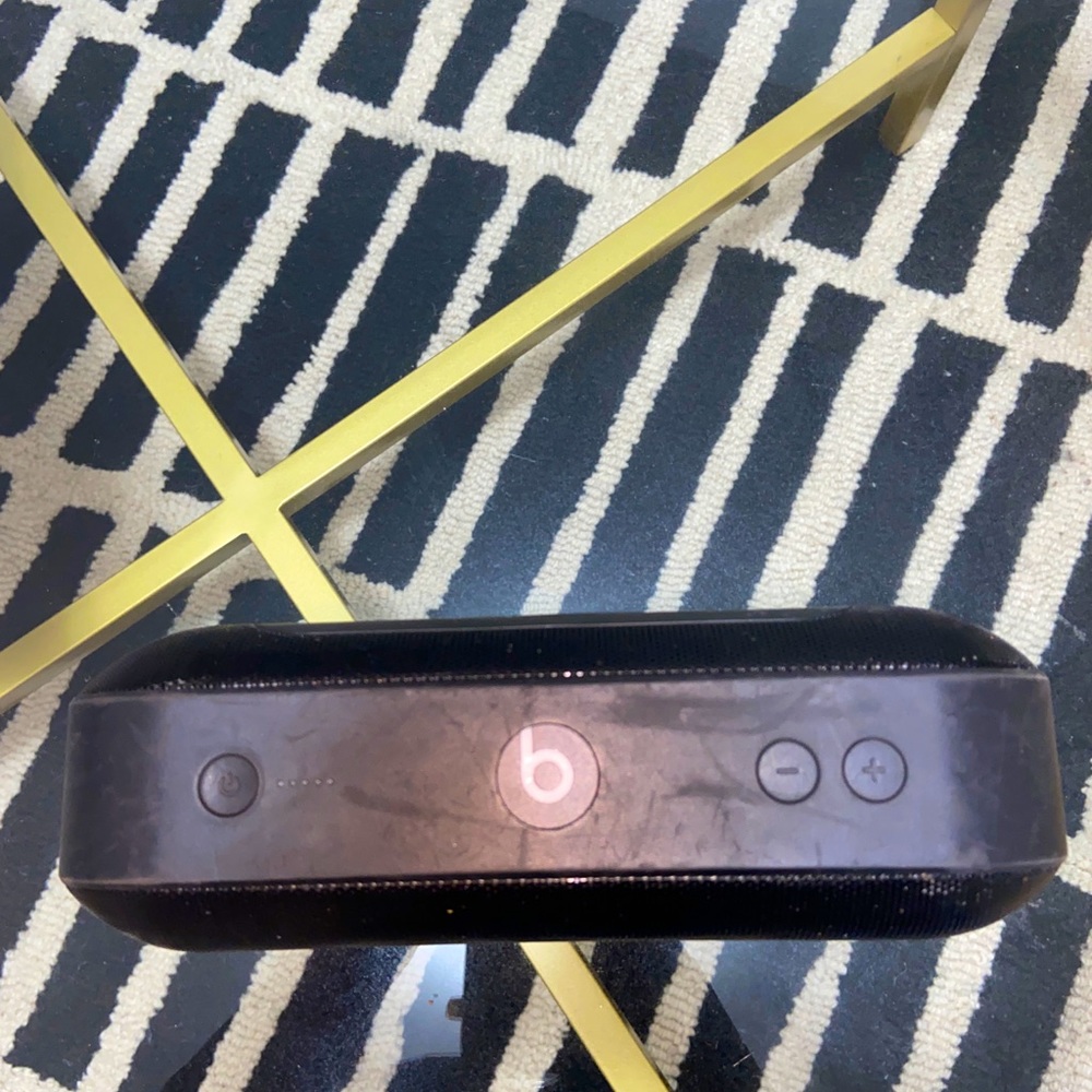 Beats by Dr. Dre Pill+ Speaker